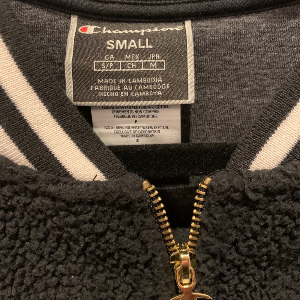 Champion fuzzy jacket - Picture 3 of 5